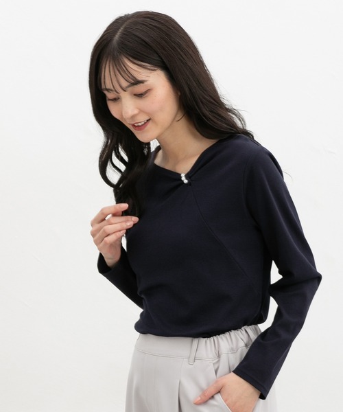 Honeys(ハニーズ)の「きれいめパール付Tシャツ(Tシャツ/カットソー・レディース・ホワイト/ピンク/ネイビー・LL/L/S/M)」の2枚目の写真