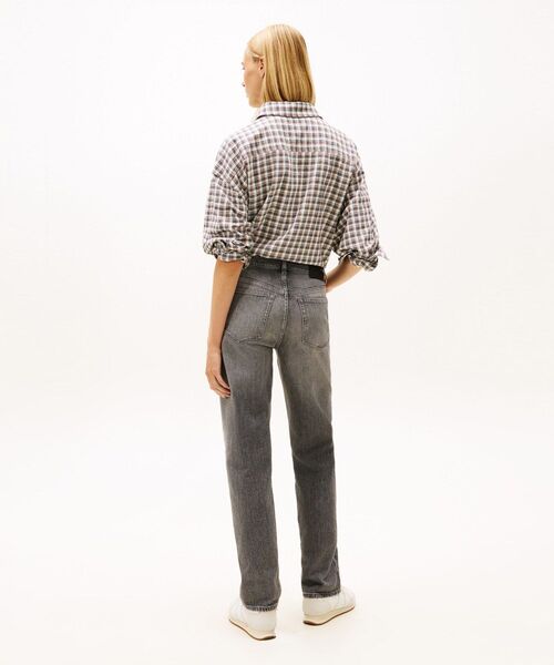 tommy jeans(トミー ジーンズ)の「ウォッシュ加工デニムパンツ(デニムパンツ・レディース・グレイッシュブルー・25inch/27inch/26inch)」の3枚目の写真