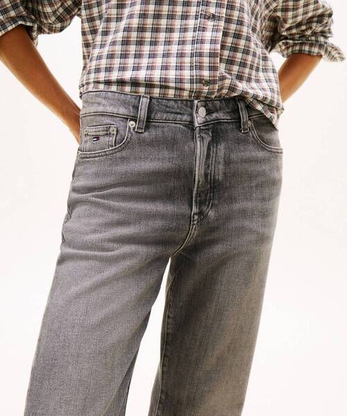 tommy jeans(トミー ジーンズ)の「ウォッシュ加工デニムパンツ(デニムパンツ・レディース・グレイッシュブルー・25inch/27inch/26inch)」の4枚目の写真