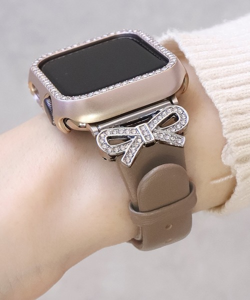 Urban Coral(アーバンコーラル)の「Apple Watch Band / アップルウォッチ ジルコニアリボンチャームバンド / Urban Coral(デジタル腕時計・レディース・ホワイト系その他2/ブラック系その他2/ピンク系その他/ベージュ系その他/グレー系その他2/ピンク系その他2・40mm)」の4枚目の写真