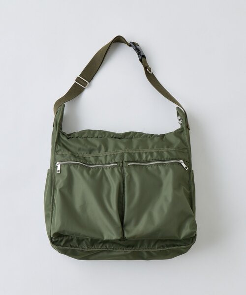 WHIMSIC（ウィムジック）の「【UNISEX】ダブルポケットスリングバッグ（ショルダーバッグ・レディース・オリーブ/ブラック・ONE SIZE）」の2枚目の写真