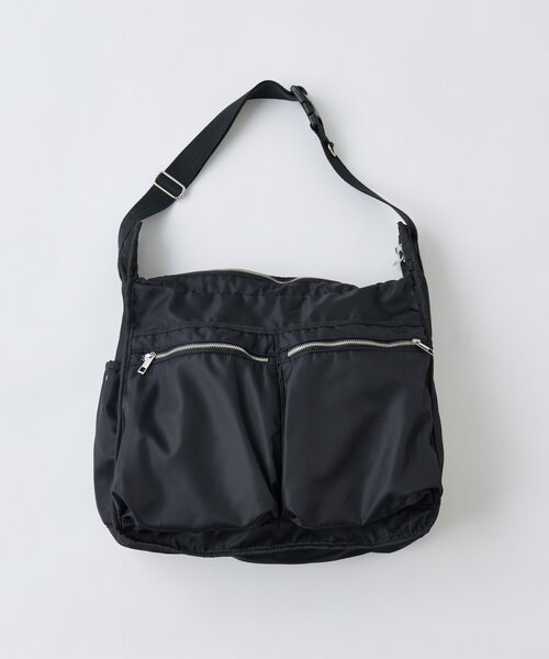 WHIMSIC（ウィムジック）の「【UNISEX】ダブルポケットスリングバッグ（ショルダーバッグ・レディース・オリーブ/ブラック・ONE SIZE）」の3枚目の写真