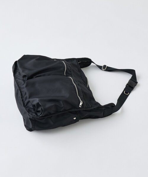 WHIMSIC（ウィムジック）の「【UNISEX】ダブルポケットスリングバッグ（ショルダーバッグ・レディース・オリーブ/ブラック・ONE SIZE）」の4枚目の写真