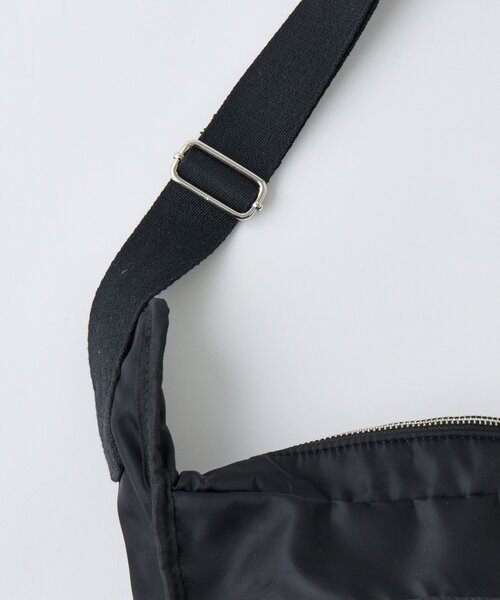 WHIMSIC（ウィムジック）の「【UNISEX】ダブルポケットスリングバッグ（ショルダーバッグ・レディース・オリーブ/ブラック・ONE SIZE）」の9枚目の写真