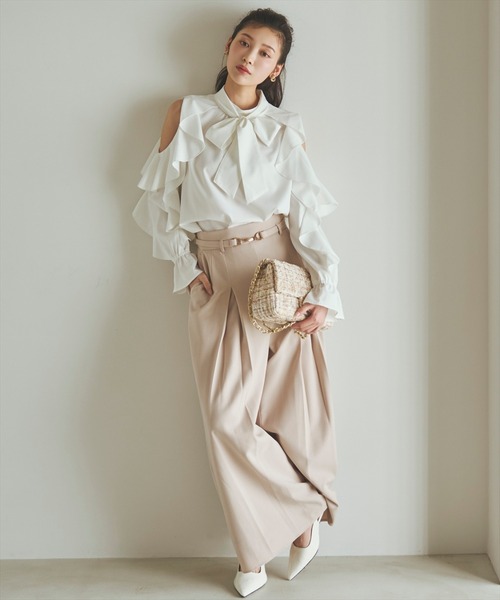 AND COUTURE(アンドクチュール)の「フリルボウタイブラウス(シャツ/ブラウス・レディース・オフホワイト/ネイビー/サックスブルー・FREE)」の9枚目の写真