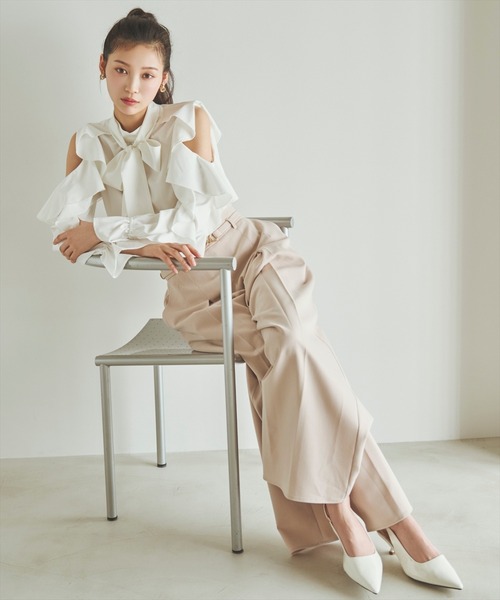 AND COUTURE(アンドクチュール)の「フリルボウタイブラウス(シャツ/ブラウス・レディース・オフホワイト/ネイビー/サックスブルー・FREE)」の10枚目の写真