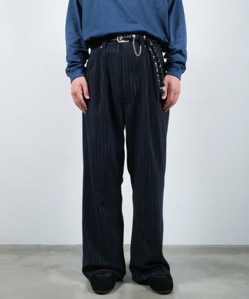 Jieda(ジエダ)の「STRIPE WIDE ONE TUCK PANTS(スラックス・メンズ・グレー/ネイビー・2/1)」の2枚目の写真