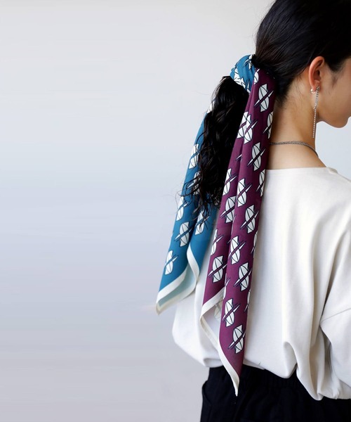 antiqua（アンティカ）の「DC　BANDANA 大判サイズ  バンダナ（ストール/ショール・レディース・レッド系その他/グリーン系その他・FREE）」の6枚目の写真