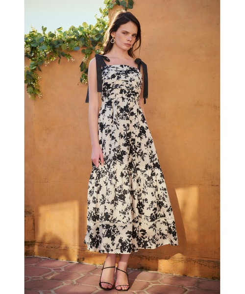 Estella.K(エステラケー)の「Sandra Floral-print long dress 2 ショルダーリボンプリントキャミドレス(ワンピース・レディース・ブラック系/ブルー系/ピンク系・FREE)」の10枚目の写真