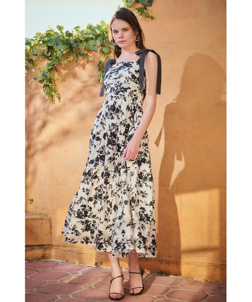 Estella.K(エステラケー)の「Sandra Floral-print long dress 2 ショルダーリボンプリントキャミドレス(ワンピース・レディース・ブラック系/ブルー系/ピンク系・FREE)」の8枚目の写真