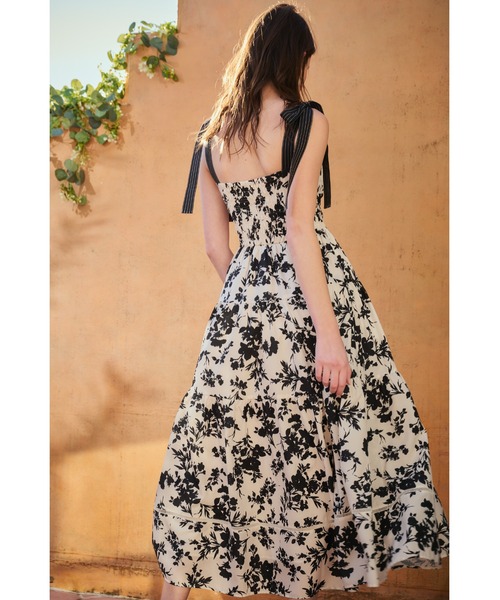 Estella.K(エステラケー)の「Sandra Floral-print long dress 2 ショルダーリボンプリントキャミドレス(ワンピース・レディース・ブラック系/ブルー系/ピンク系・FREE)」の9枚目の写真