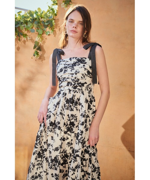 Estella.K(エステラケー)の「Sandra Floral-print long dress 2 ショルダーリボンプリントキャミドレス(ワンピース・レディース・ブラック系/ブルー系/ピンク系・FREE)」の6枚目の写真