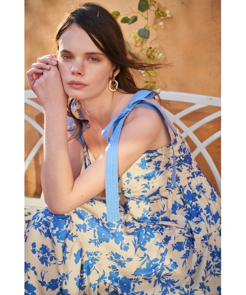 Estella.K(エステラケー)の「Sandra Floral-print long dress 2 ショルダーリボンプリントキャミドレス(ワンピース・レディース・ブラック系/ブルー系/ピンク系・FREE)」の11枚目の写真