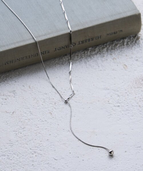 Jena espace merveilleux（ジェナ　エスパスメルヴェイユ）の「ナローロングスライドネックレス（リング・レディース・ゴールド/シルバー・FREE）」の4枚目の写真
