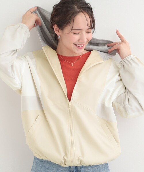 SHOO・LA・RUE（シューラルー）の「【S-LL】大人スポーティ　配色フードブルゾン（ブルゾン・レディース・ベージュ系その他7/ブルー系4/ブラック系4・04/03/02/01）」の2枚目の写真