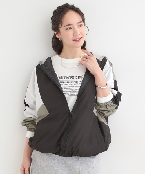 SHOO・LA・RUE（シューラルー）の「【S-LL】大人スポーティ　配色フードブルゾン（ブルゾン・レディース・ベージュ系その他7/ブルー系4/ブラック系4・04/03/02/01）」の4枚目の写真