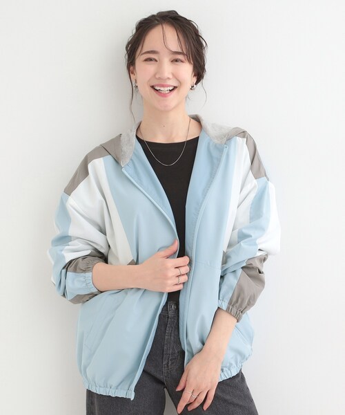 SHOO・LA・RUE（シューラルー）の「【S-LL】大人スポーティ　配色フードブルゾン（ブルゾン・レディース・ベージュ系その他7/ブルー系4/ブラック系4・04/03/02/01）」の12枚目の写真