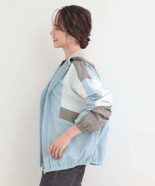 SHOO・LA・RUE（シューラルー）の「【S-LL】大人スポーティ　配色フードブルゾン（ブルゾン・レディース・ベージュ系その他7/ブルー系4/ブラック系4・04/03/02/01）」の13枚目の写真