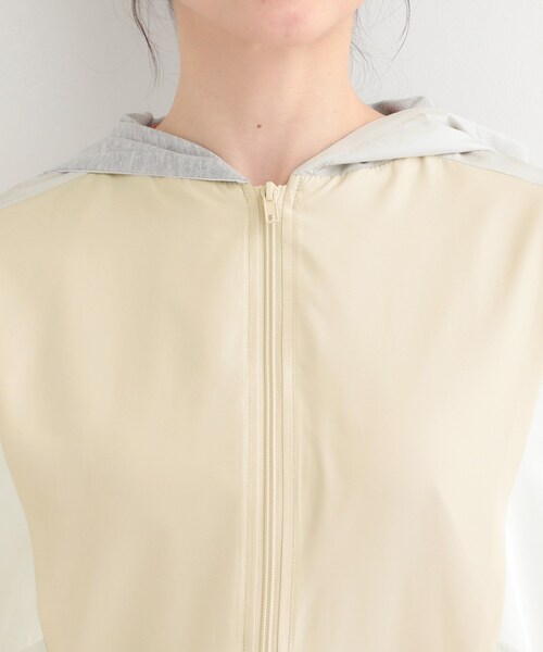 SHOO・LA・RUE（シューラルー）の「【S-LL】大人スポーティ　配色フードブルゾン（ブルゾン・レディース・ベージュ系その他7/ブルー系4/ブラック系4・04/03/02/01）」の19枚目の写真