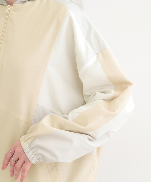 SHOO・LA・RUE（シューラルー）の「【S-LL】大人スポーティ　配色フードブルゾン（ブルゾン・レディース・ベージュ系その他7/ブルー系4/ブラック系4・04/03/02/01）」の20枚目の写真