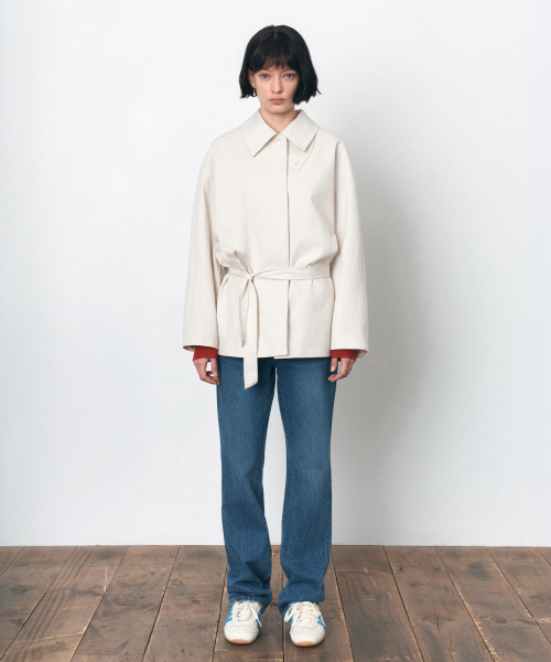 SIYAZU(シヤジュ)の「SIOT4184 ベルト付きハーフトレンチジャケット_Cream(トレンチコート・レディース・Cream・ONE)」の3枚目の写真