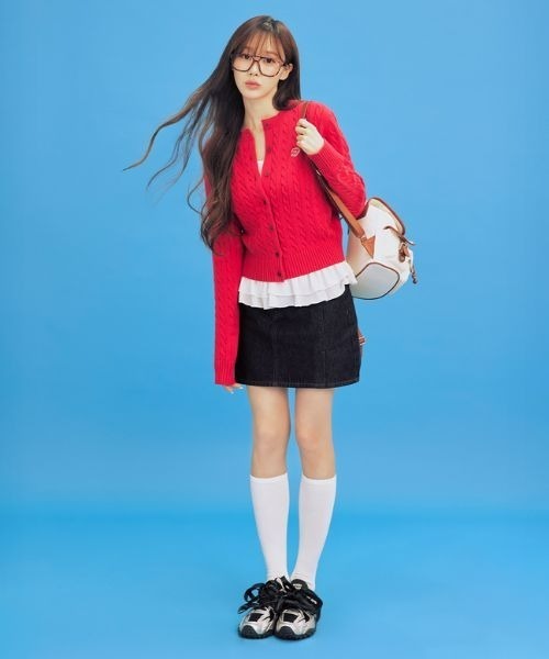 Wacky WiLLy（ワッキーウィリー）の「[GISELLEジゼル着用] WOMEN'S CABLE ROUND NECK CARDIGAN（カーディガン/ボレロ・レディース・クリーム/スカイブルー/レッド・MEDIUM/SMALL）」の7枚目の写真