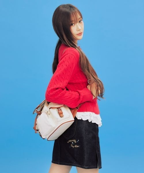 Wacky WiLLy（ワッキーウィリー）の「[GISELLEジゼル着用] WOMEN'S CABLE ROUND NECK CARDIGAN（カーディガン/ボレロ・レディース・クリーム/スカイブルー/レッド・MEDIUM/SMALL）」の8枚目の写真