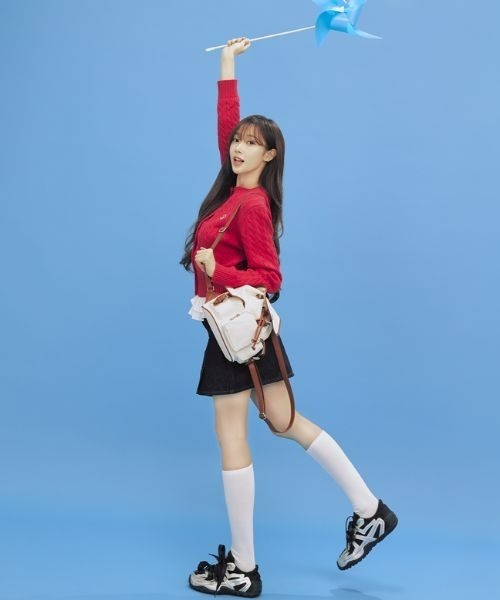 Wacky WiLLy（ワッキーウィリー）の「[GISELLEジゼル着用] WOMEN'S CABLE ROUND NECK CARDIGAN（カーディガン/ボレロ・レディース・クリーム/スカイブルー/レッド・MEDIUM/SMALL）」の6枚目の写真