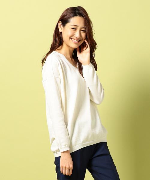 SHARE PARK（シェアパーク）の「コットンカシミヤ　Vネックニット（ニット/セーター・レディース・ホワイト系/イエロー系/レッド系/ブルー系/ネイビー系・1）」の2枚目の写真