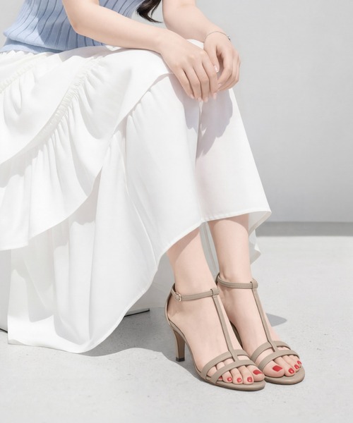 MAMIAN(マミアン)の「Tストラップ シンプル サンダル (7.0cmヒール)(サンダル・レディース・ブラック/グレイッシュベージュ/シルバー・S/LL/L/M)」の2枚目の写真