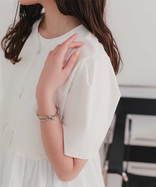 titivate（ティティベイト）の「【サステナブル】カットソードッキングペプラムトップス（Tシャツ/カットソー・レディース・チャコール/オフホワイト/ブラック・L/M/S）」の5枚目の写真