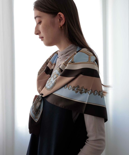 Jines（ジネス）の「クロック柄スカーフ（バンダナ/スカーフ・レディース・ベージュ/グリーン・FREE）」の4枚目の写真