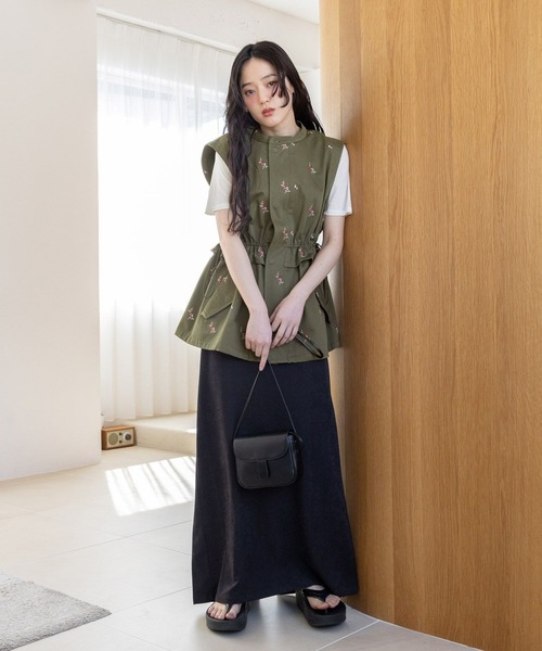 RAGEBLUE（レイジブルー）の「2WAY/フラワー刺繍フリルミリタリーベスト（ベスト・レディース・グリーン/ホワイト・FREE）」の7枚目の写真