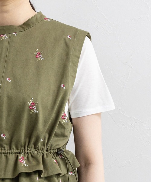 RAGEBLUE（レイジブルー）の「2WAY/フラワー刺繍フリルミリタリーベスト（ベスト・レディース・グリーン/ホワイト・FREE）」の18枚目の写真