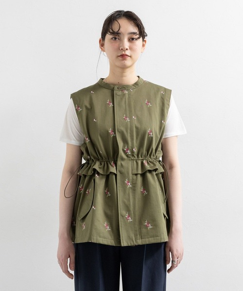 RAGEBLUE（レイジブルー）の「2WAY/フラワー刺繍フリルミリタリーベスト（ベスト・レディース・グリーン/ホワイト・FREE）」の14枚目の写真