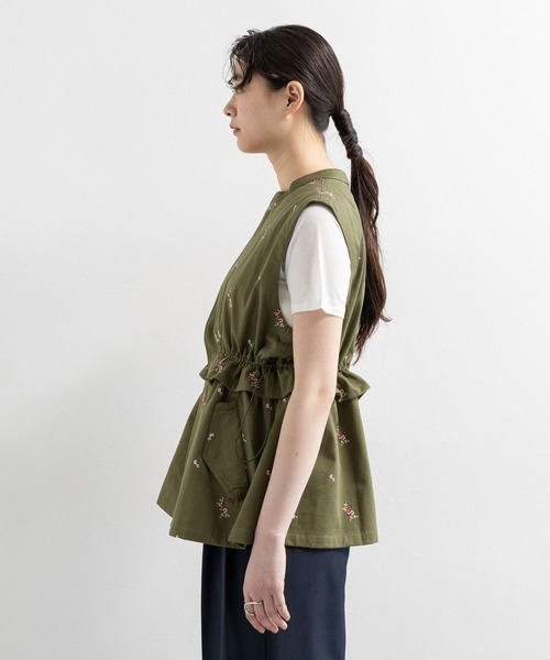 RAGEBLUE（レイジブルー）の「2WAY/フラワー刺繍フリルミリタリーベスト（ベスト・レディース・グリーン/ホワイト・FREE）」の15枚目の写真