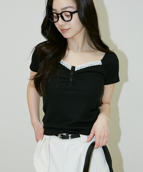 PUBLUX(パブリュクス)の「PUBLUX/パブリュクス レース ヘンリーネック カットソー 限定展開(Tシャツ/カットソー・レディース・ブラック/グレー/オフホワイト・フリ-)」の6枚目の写真