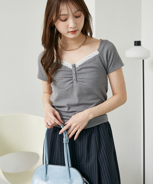 PUBLUX(パブリュクス)の「PUBLUX/パブリュクス レース ヘンリーネック カットソー 限定展開(Tシャツ/カットソー・レディース・ブラック/グレー/オフホワイト・フリ-)」の22枚目の写真
