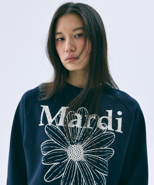 Mardi Mercredi(マルディメクルディ)の「SWEATSHIRT RAGLAN FLOWERMARDI CRACKED / スウェットシャツ ラグラン フラワーマルディ クラック(スウェット・レディース・グレー/ネイビー・FREE)」の2枚目の写真