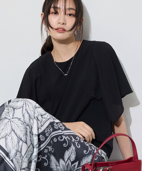 INDIVI(インディヴィ)の「【洗える/シアーチェック柄】異素材コンビスリーブトップス(Tシャツ/カットソー・レディース・ホワイト/ブラック/ブラウン系/グリーン系5・05/13/15 /38/19/34)」の2枚目の写真