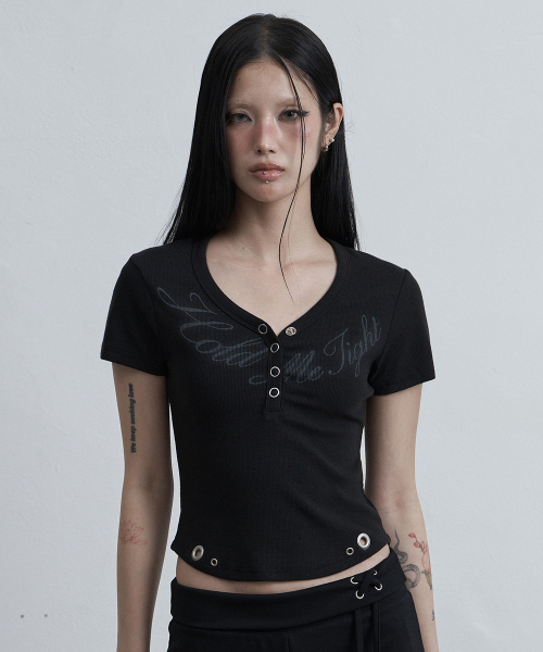 as you are(アズユーアー)の「ヘンリーブイネックホールドTシャツブラック(Tシャツ/カットソー・レディース・その他・OS)」の2枚目の写真