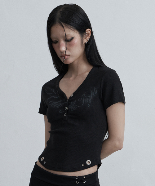 as you are(アズユーアー)の「ヘンリーブイネックホールドTシャツブラック(Tシャツ/カットソー・レディース・その他・OS)」の3枚目の写真