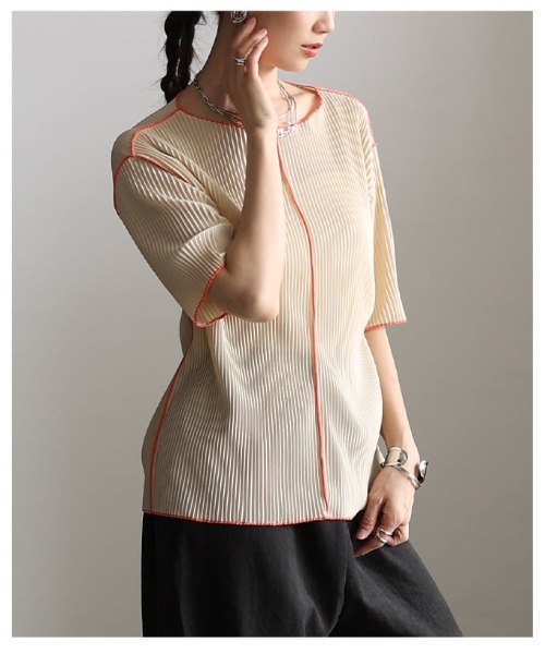 Sawa a la mode(サワアラモード)の「配色メロープリーツ半袖トップス(Tシャツ/カットソー・レディース・チャコールグレー/アイボリー/ネイビー・FREE)」の10枚目の写真