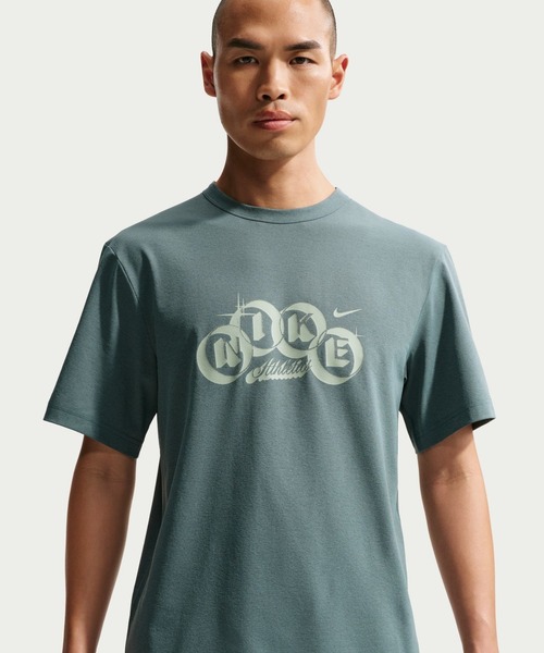 NIKE(ナイキ)の「【別注】ナイキ NIKE ナイキ DF HYVERSE GFX S/S トップ 限定コラボ(Tシャツ/カットソー・メンズ・グリーン/ブラック・S/M/L/LL/3L)」の1枚目の写真