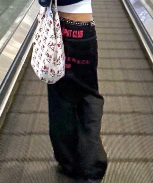 Vipoa(ヴィポア)の「Back print straight-leg denim pants(デニムパンツ・レディース・ブラック・LARGE/MEDIUM)」の20枚目の写真
