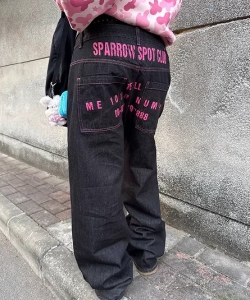 Vipoa(ヴィポア)の「Back print straight-leg denim pants(デニムパンツ・レディース・ブラック・LARGE/MEDIUM)」の16枚目の写真