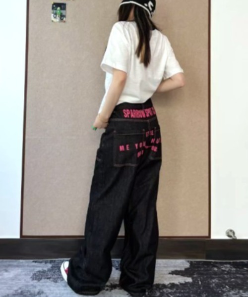 Vipoa(ヴィポア)の「Back print straight-leg denim pants(デニムパンツ・レディース・ブラック・LARGE/MEDIUM)」の15枚目の写真