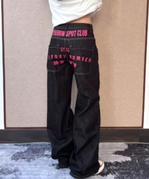 Vipoa(ヴィポア)の「Back print straight-leg denim pants(デニムパンツ・レディース・ブラック・LARGE/MEDIUM)」の13枚目の写真