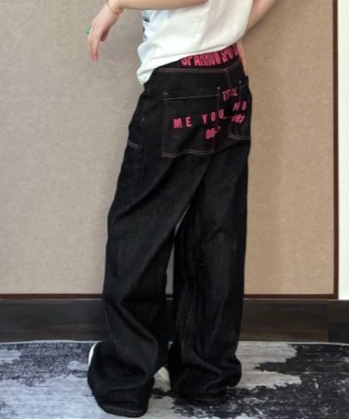 Vipoa(ヴィポア)の「Back print straight-leg denim pants(デニムパンツ・レディース・ブラック・LARGE/MEDIUM)」の14枚目の写真