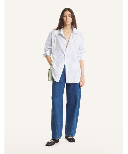Maison Kitsune（メゾンキツネ）の「STRIPED BOYFRIEND SHIRT（シャツ/ブラウス・レディース・スカイブルー系・40/38/36/34/32）」の4枚目の写真
